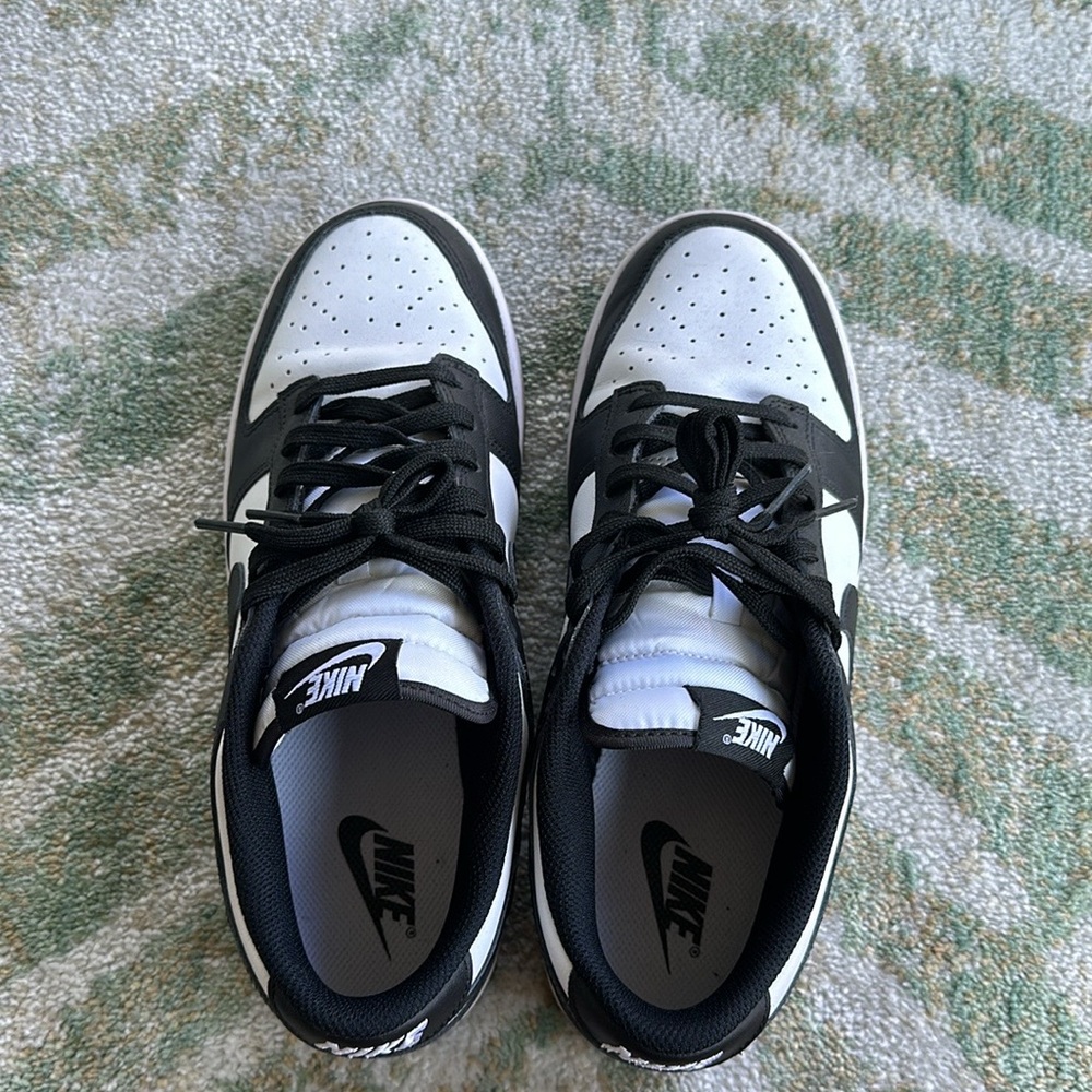 Women’s Nike Low Dunk Size 9.5